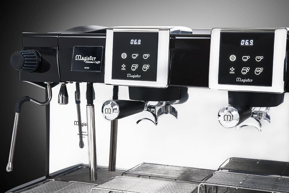 Magister espressomachine met dubbele koppen, display en stoompijp voor professionele koffie