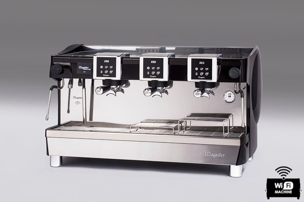 Magister espressomachine met drie zetgroepen, digitale displays en stoompijp, professionele koffiemachine